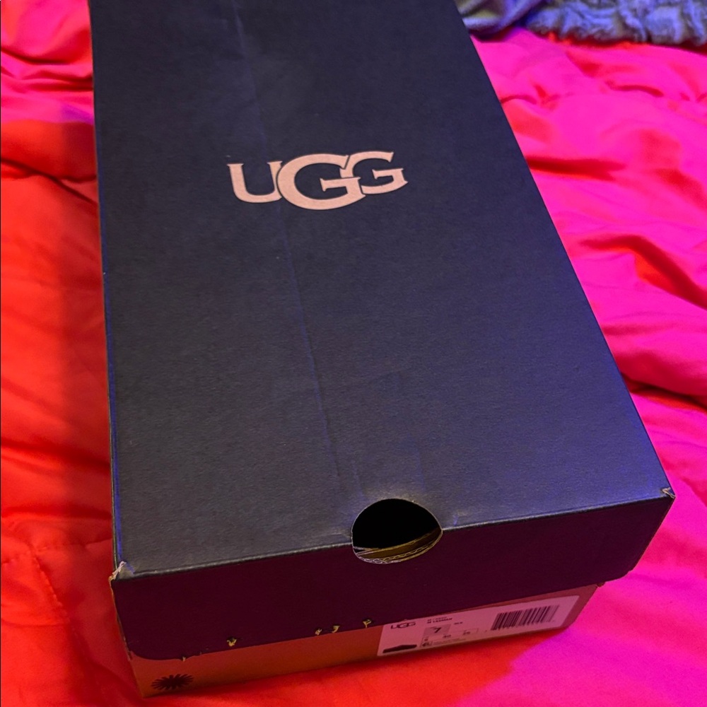 UGG TASMAN Black Slippers - Picture 5 of 7